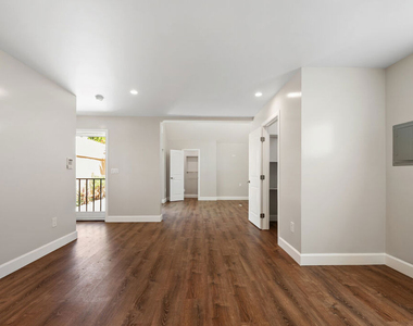2325 Selby Avenue - Photo Thumbnail 4