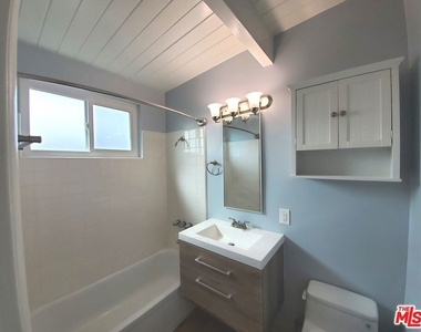 10333 Santa Monica Boulevard - Photo Thumbnail 11
