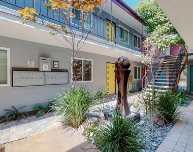 10333 Santa Monica Boulevard - Photo Thumbnail 13