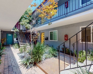 10333 Santa Monica Boulevard - Photo Thumbnail 14