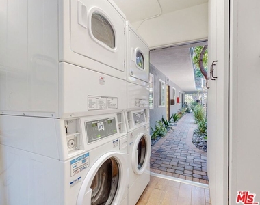 10333 Santa Monica Boulevard - Photo Thumbnail 12
