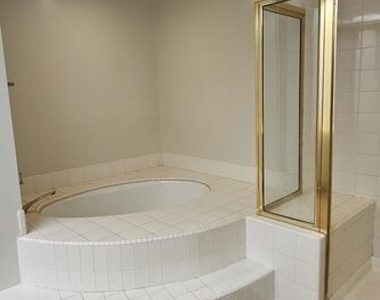 2122 Century Park Lane - Photo Thumbnail 4