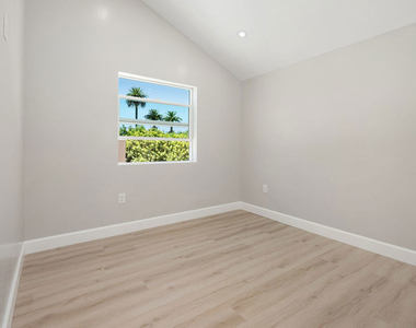 2329 Selby Avenue - Photo Thumbnail 5