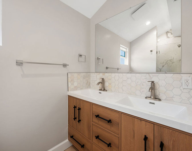 2329 Selby Avenue - Photo Thumbnail 12