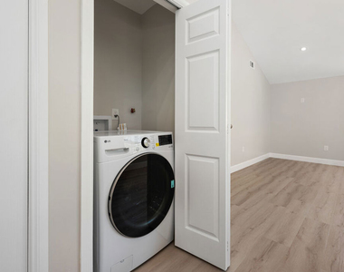 2329 Selby Avenue - Photo Thumbnail 4