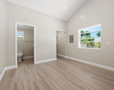 2329 Selby Avenue - Photo Thumbnail 8