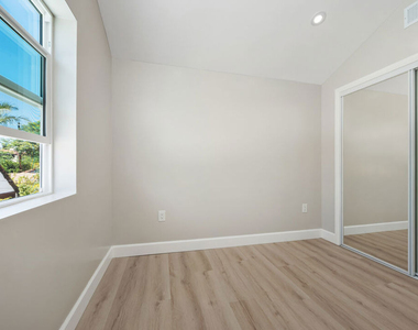 2329 Selby Avenue - Photo Thumbnail 6