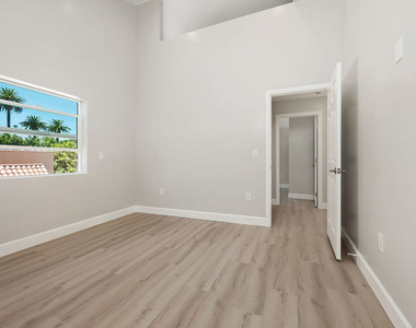 2329 Selby Avenue - Photo Thumbnail 10