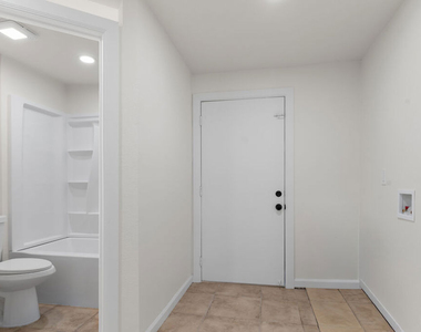 66087 Desert View Avenue - Photo Thumbnail 10