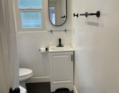 1254 N Orange Grove Avenue - Photo Thumbnail 8