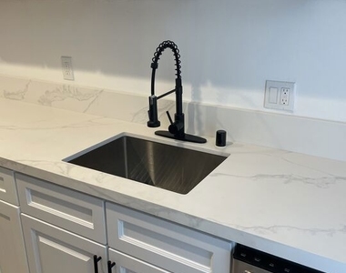1254 N Orange Grove Avenue - Photo Thumbnail 4
