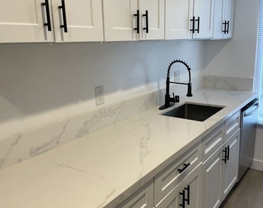 1254 N Orange Grove Avenue - Photo Thumbnail 3