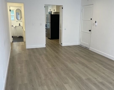 1254 N Orange Grove Avenue - Photo Thumbnail 12
