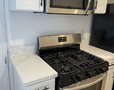 1254 N Orange Grove Avenue - Photo Thumbnail 6