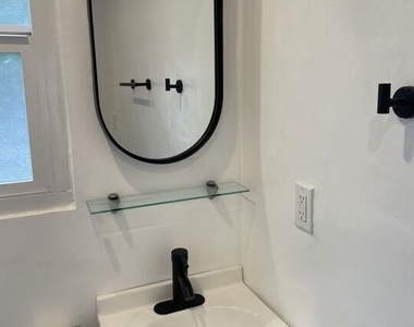 1254 N Orange Grove Avenue - Photo Thumbnail 9
