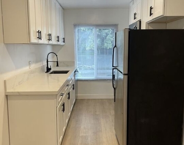 1254 N Orange Grove Avenue - Photo Thumbnail 2