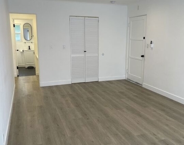 1254 N Orange Grove Avenue - Photo Thumbnail 13