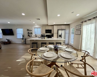 1825 Stearns Drive - Photo Thumbnail 23