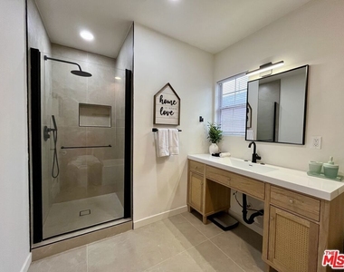 1825 Stearns Drive - Photo Thumbnail 8
