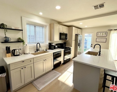 1825 Stearns Drive - Photo Thumbnail 3