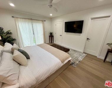 1825 Stearns Drive - Photo Thumbnail 11