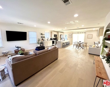 1825 Stearns Drive - Photo Thumbnail 5