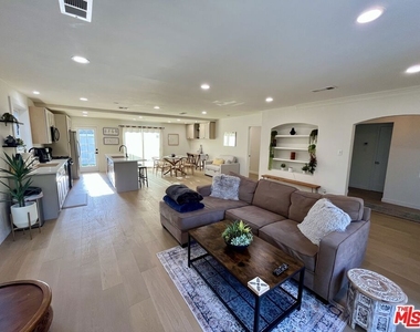 1825 Stearns Drive - Photo Thumbnail 27