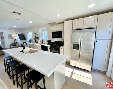 1825 Stearns Drive - Photo Thumbnail 22