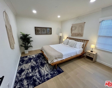 1825 Stearns Drive - Photo Thumbnail 16