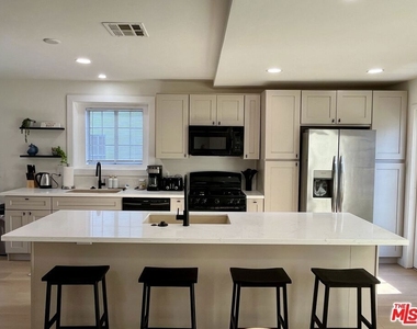 1825 Stearns Drive - Photo Thumbnail 25