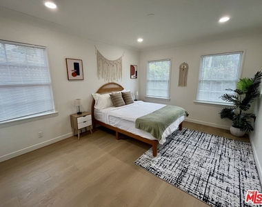 1825 Stearns Drive - Photo Thumbnail 15