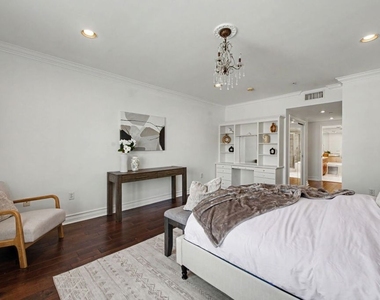 1878 Greenfield Avenue - Photo Thumbnail 16