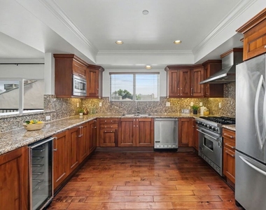 1878 Greenfield Avenue - Photo Thumbnail 11