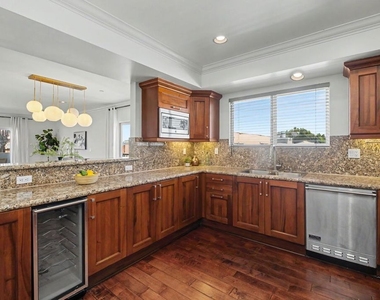 1878 Greenfield Avenue - Photo Thumbnail 12