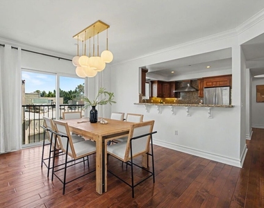 1878 Greenfield Avenue - Photo Thumbnail 10
