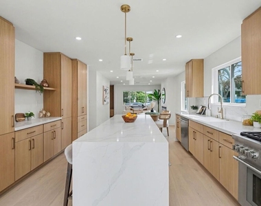 2831 Overland Avenue - Photo Thumbnail 11