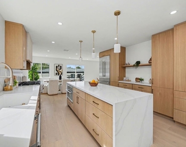 2831 Overland Avenue - Photo Thumbnail 9