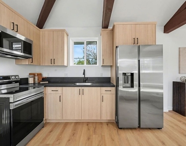 2831 Overland Avenue - Photo Thumbnail 36