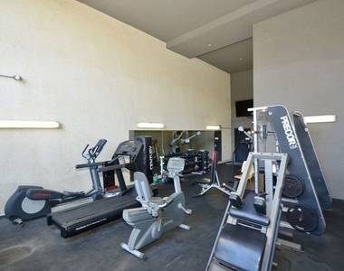 1348 N Sierra Bonita Avenue - Photo Thumbnail 10