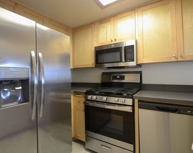 1348 N Sierra Bonita Avenue - Photo Thumbnail 4