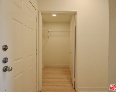 1348 N Sierra Bonita Avenue - Photo Thumbnail 8