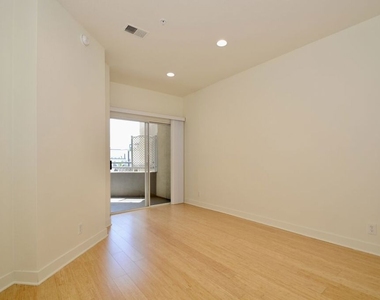 1348 N Sierra Bonita Avenue - Photo Thumbnail 6
