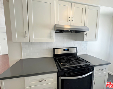 1026 N Genesee Avenue - Photo Thumbnail 6