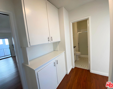 1026 N Genesee Avenue - Photo Thumbnail 14