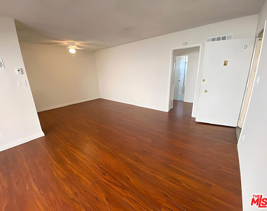 1026 N Genesee Avenue - Photo Thumbnail 5