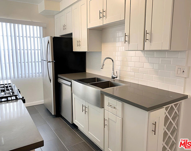 1026 N Genesee Avenue - Photo Thumbnail 10