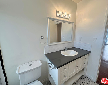 1026 N Genesee Avenue - Photo Thumbnail 17