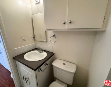 1026 N Genesee Avenue - Photo Thumbnail 21