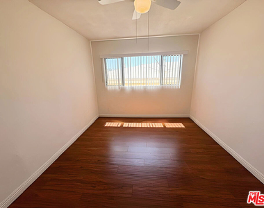 1026 N Genesee Avenue - Photo Thumbnail 13