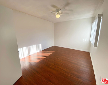 1026 N Genesee Avenue - Photo Thumbnail 12
